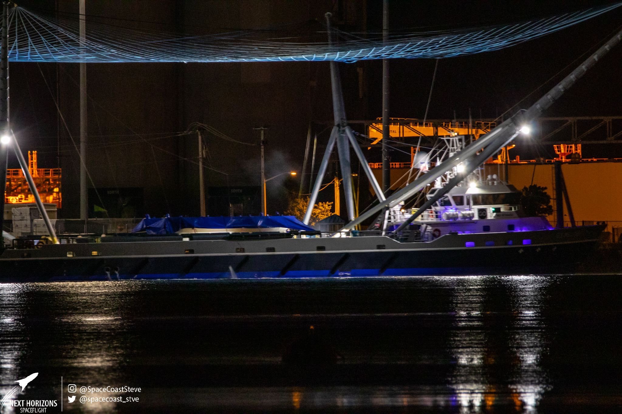 Ships with Falcon 9 fairing flaps arrived at Port Canaveral after the Starlink-7 mission - Spacex, Head fairing, Space, Falcon 9, Longpost