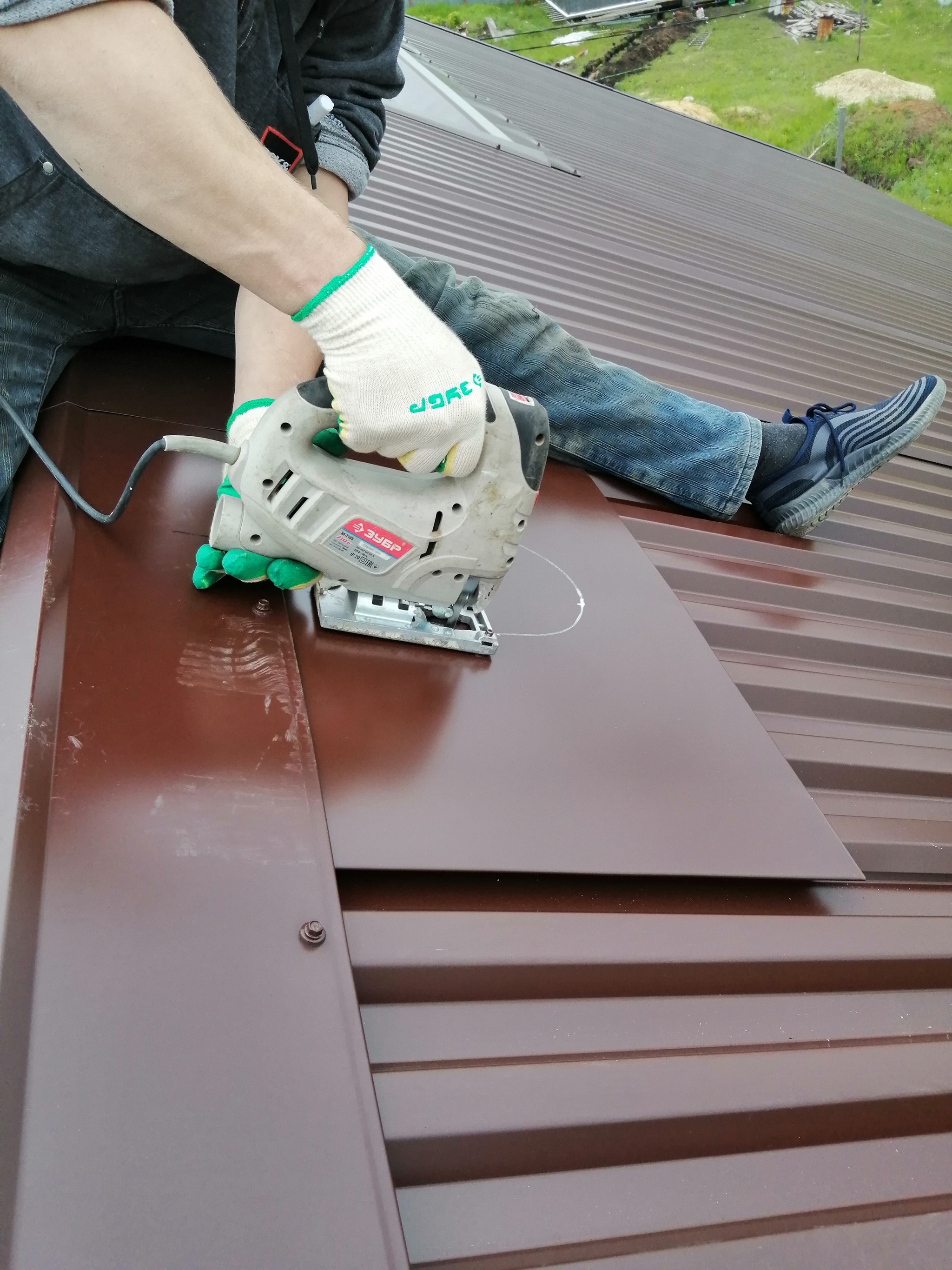 Installation of a ventilation hood with penetration on a corrugated sheet - My, Ventilation, Building, Cap, Roof, Instructions, Longpost