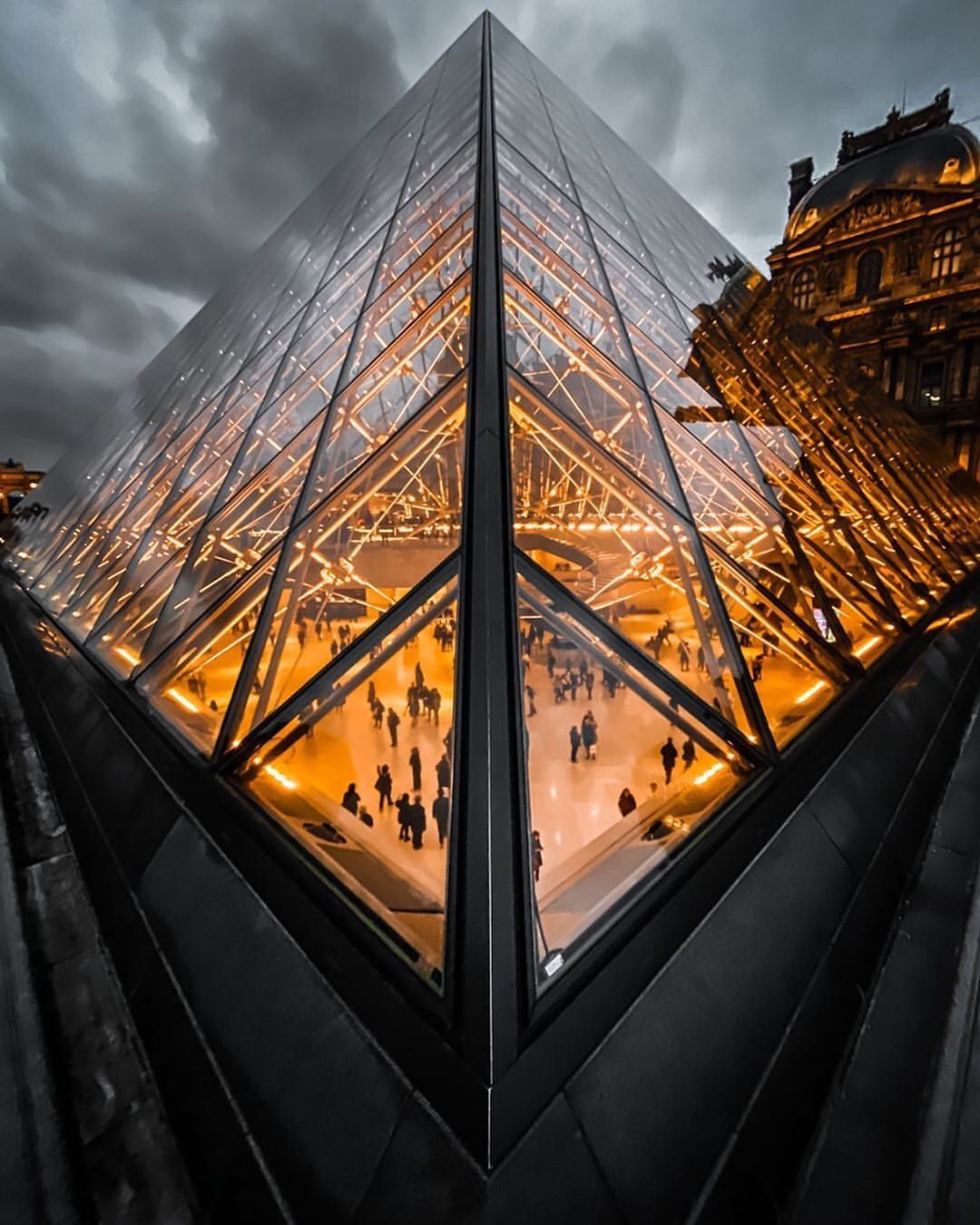 Louvre. Pyramid - France, Museum, Louvre, The photo