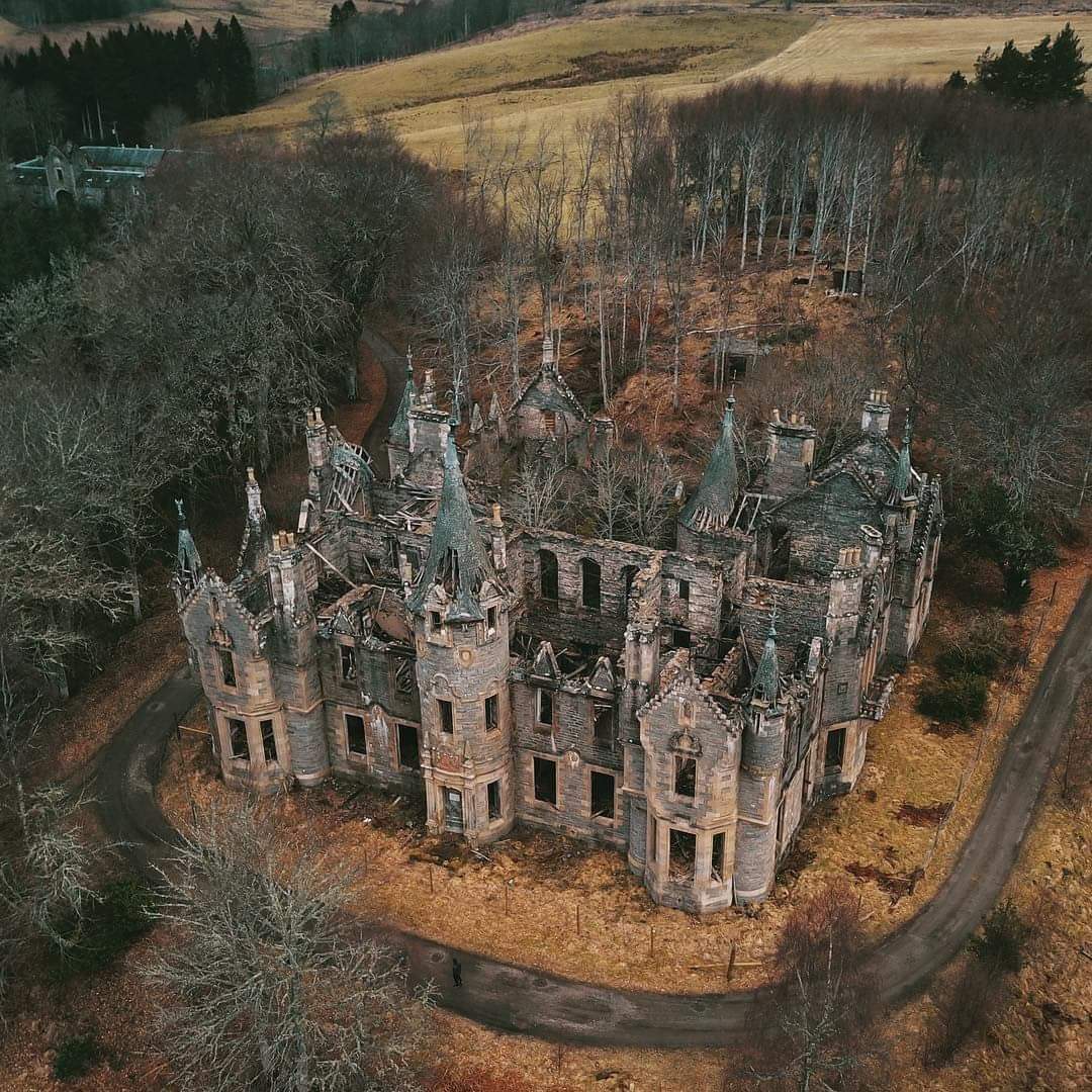 Dunalastair castle - Замок, Заброшенное, Фотография, Лес, Дорога