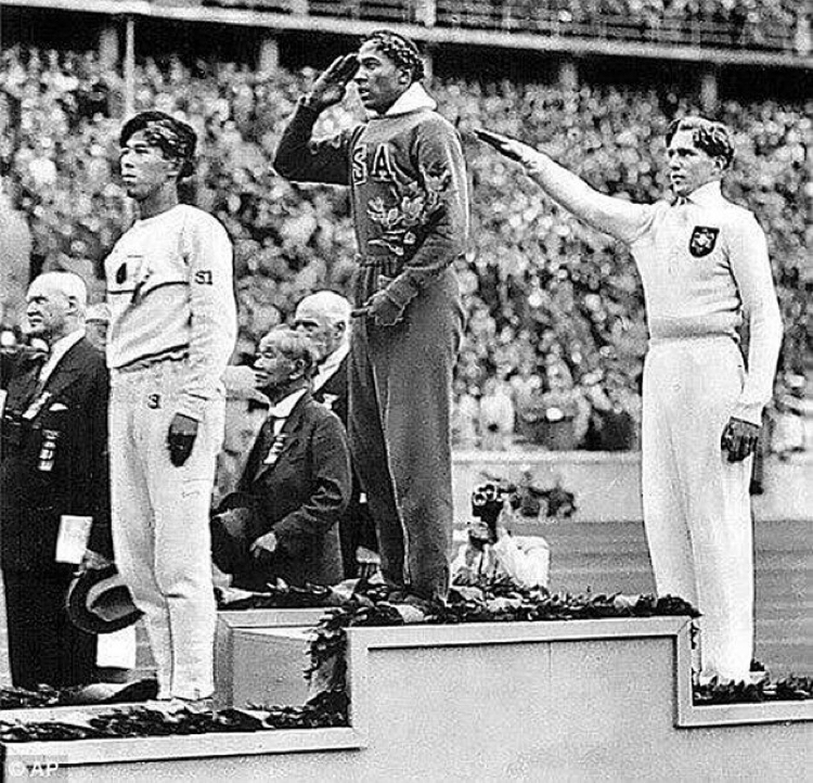 Jesse Owens takes gold at the Olympics - Olympiad, Story, The photo