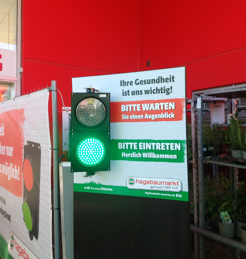 Traffic light at the entrance to the store - My, Germany, Munich, Coronavirus, Quarantine