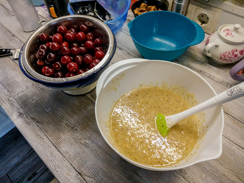 Вишневый пирог с орехами (clafoutis, но это не точно) - Моё, Кулинария, Рецепт, Пирог, Вишня, Выпечка, Миндаль, Пекан, Клафути с вишней, Длиннопост