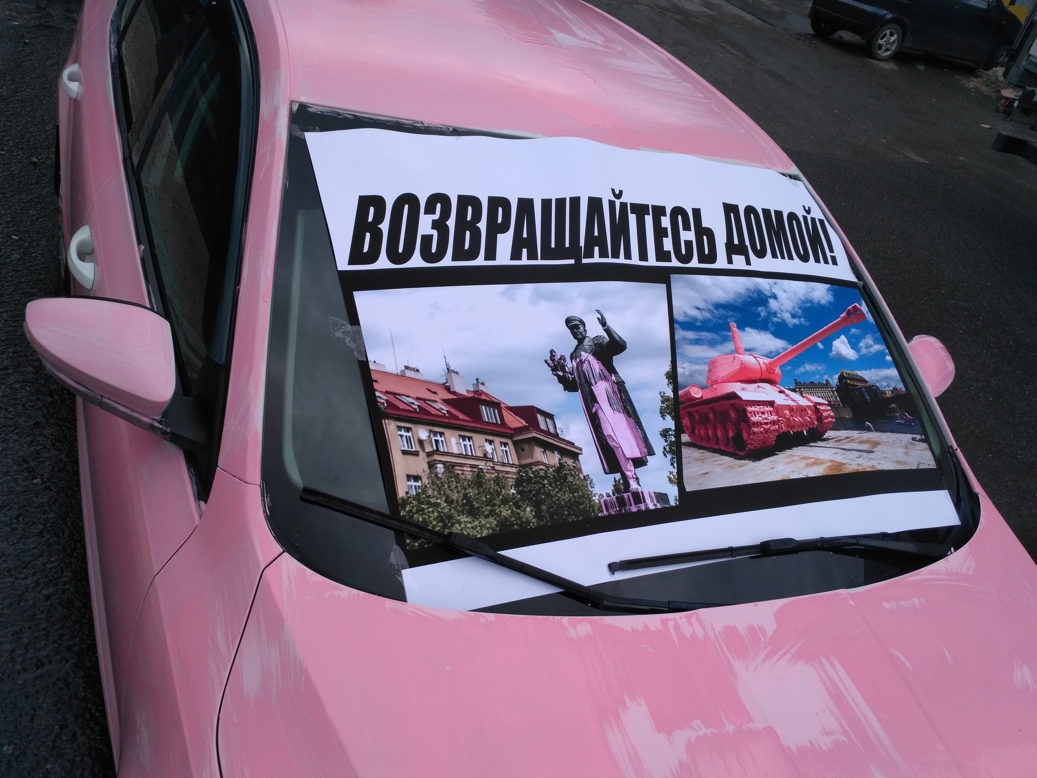 Pink Skoda or Pink Tank? - My, Prague, Czech, Skoda, Saratov, Saratov vs Omsk, Video, Longpost