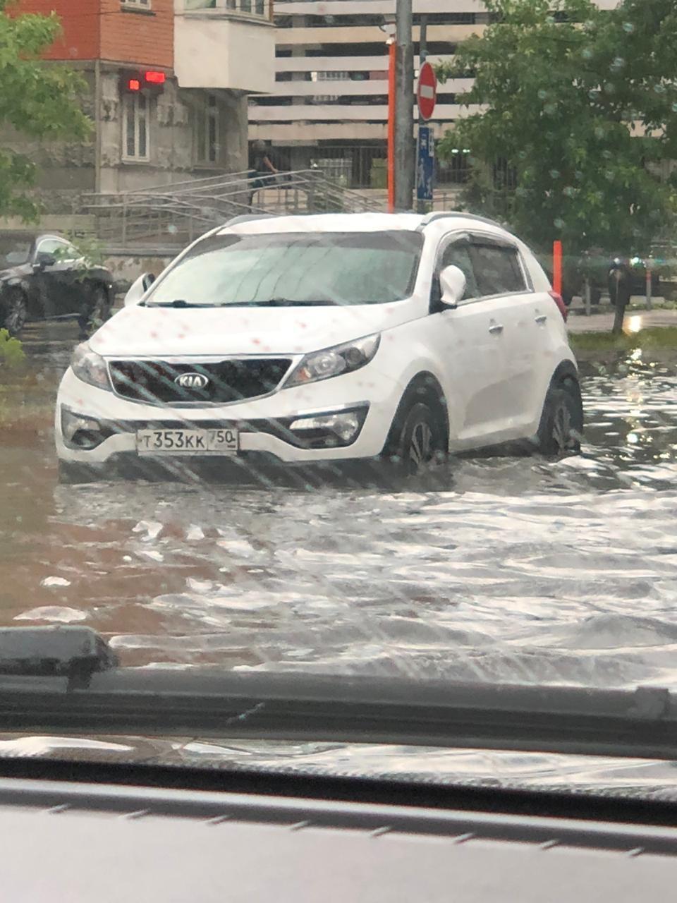 Moscow at the moment - My, Rain, Nature, Потоп, Again, Video, Longpost, Vertical video, Moscow