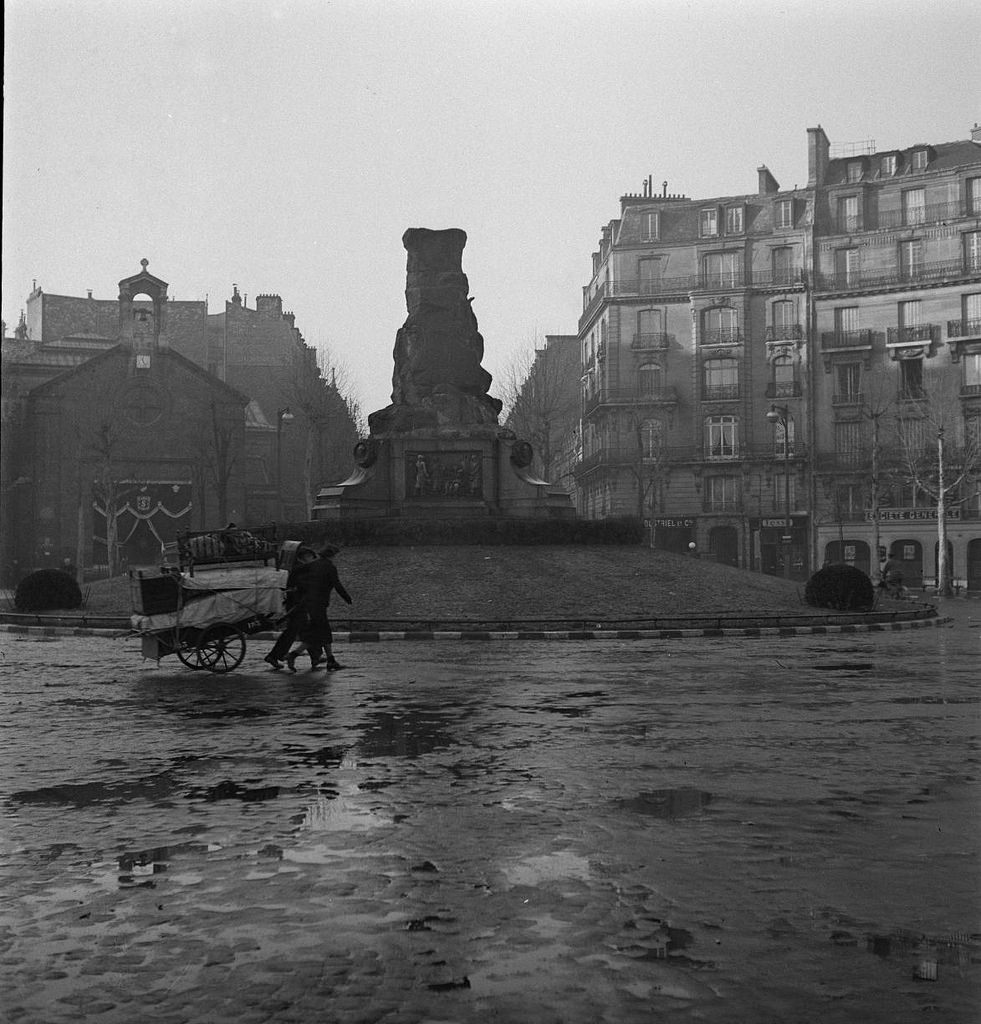 Фото Парижа. 1942-1943 год - продолжение - Вторая мировая война, Париж, Фотография, Длиннопост, Транспорт, Велосипед, Политика