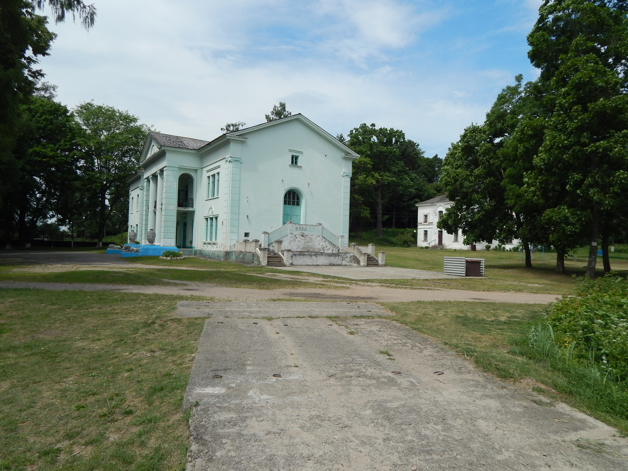 The ancient Puslovsky estate “Albertin” in Slonim. Belarus - My, Story, Travels, Republic of Belarus, Slonim, Manor, sights, Lake, Video, Longpost