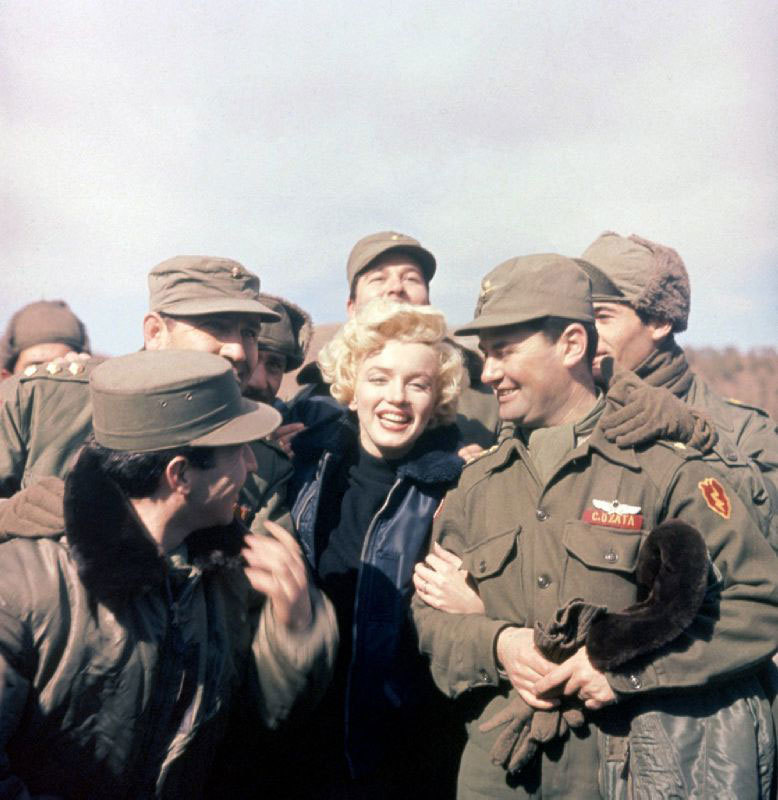 Gorgeous Marilyn. Korea - February 1954 - Marilyn Monroe, Celebrities, Photo with a celebrity, Black and white photo, US Army, Корея, 1954, Story, Longpost