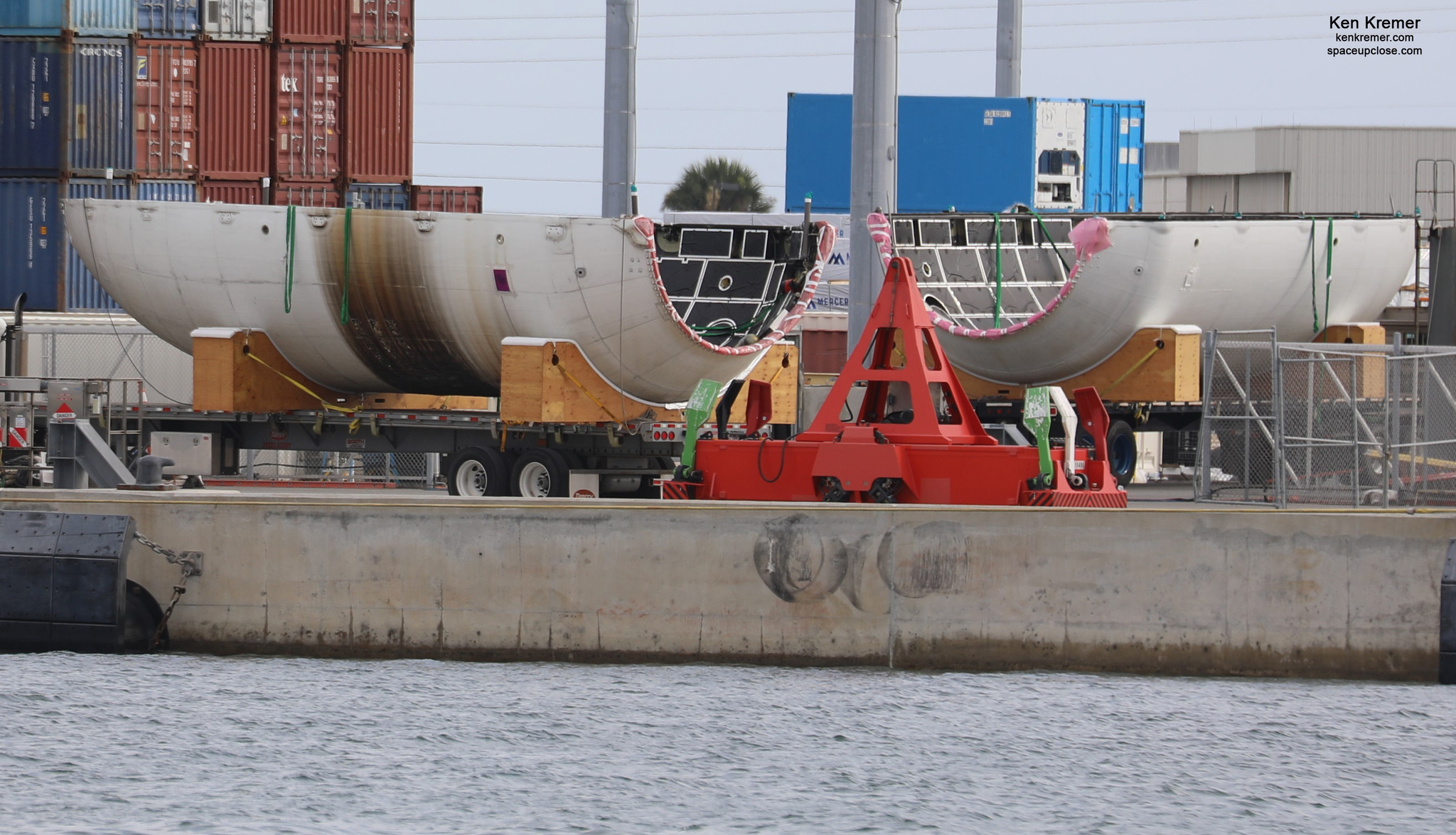 Caught fairing flaps of the Falcon 9 on the ANASIS-2 mission were delivered to Port Canaveral - Spacex, Head fairing, Cosmonautics, Cape Canaveral, Space, Longpost