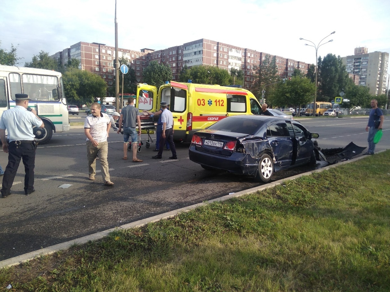 Road accident in Chelny: a minibus with people overturned in a collision with a foreign car - Road accident, Crash, Naberezhnye Chelny, Negative, Traffic rules, Road, Video, Longpost