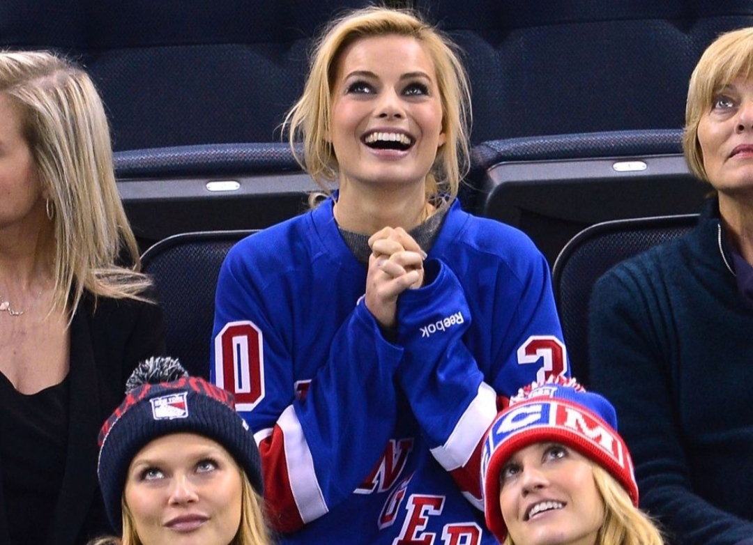 Margot Robbie is crazy about ice: she played a famous figure skater, supports the Rangers, skates for amateurs - Longpost, Margot Robbie, Hockey, Tonya vs. All