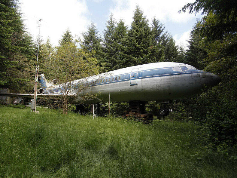 A man has been living in an abandoned plane for 17 years. - Airplane, House, Longpost