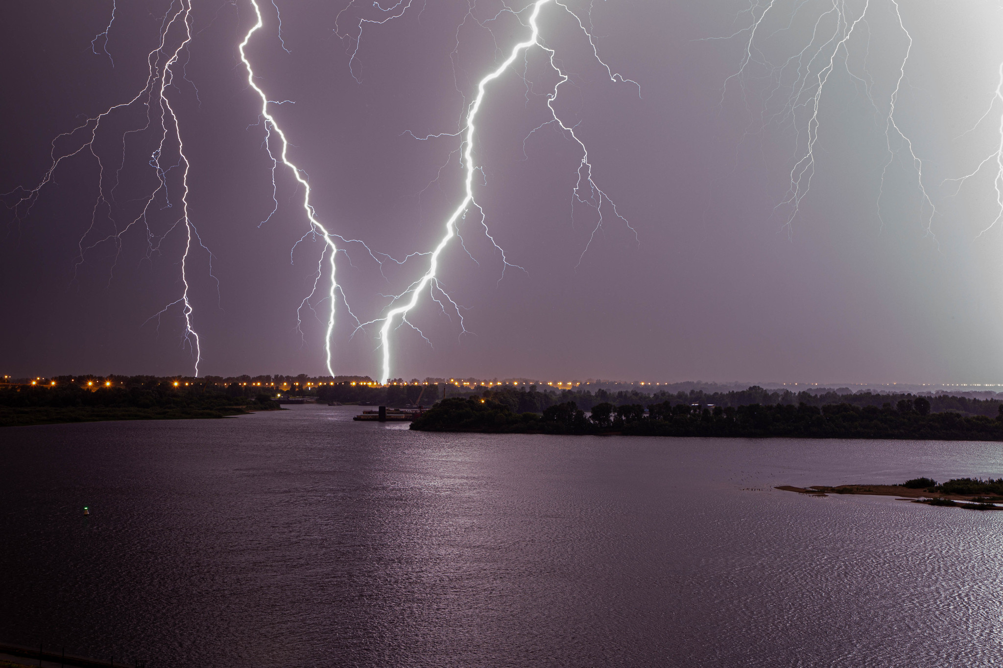 There hasn't been a thunderstorm in the feed for a long time. There you are - My, Lightning, Thunderstorm, The photo, Nizhny Novgorod, Rain, Shower, Bridge, Volga river, Longpost