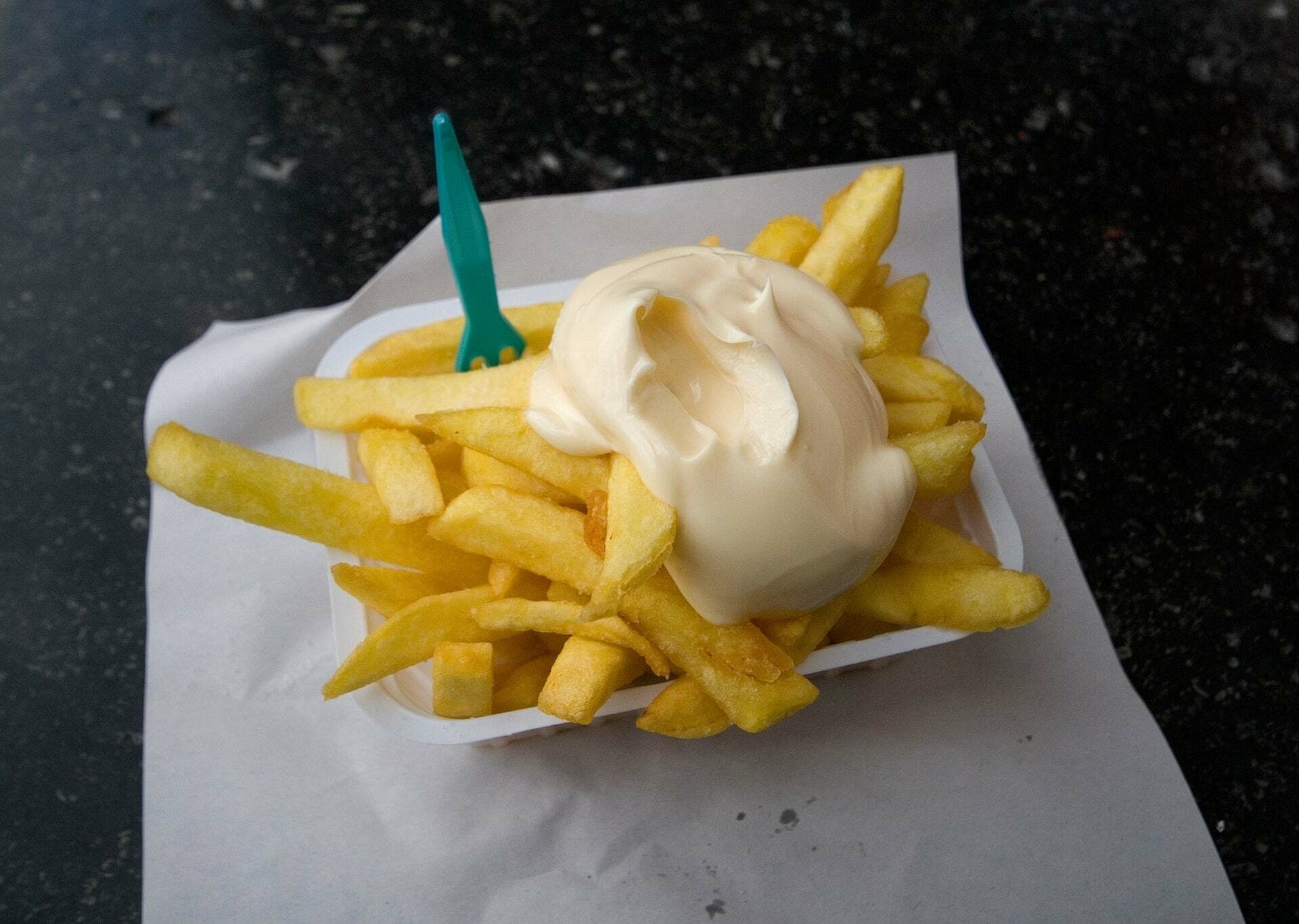 The British came up with a competition for ironic potato photographs. The winner is a photo of a sprouted tuber getting a haircut - news, Tjournal, Society, The photo, Potato