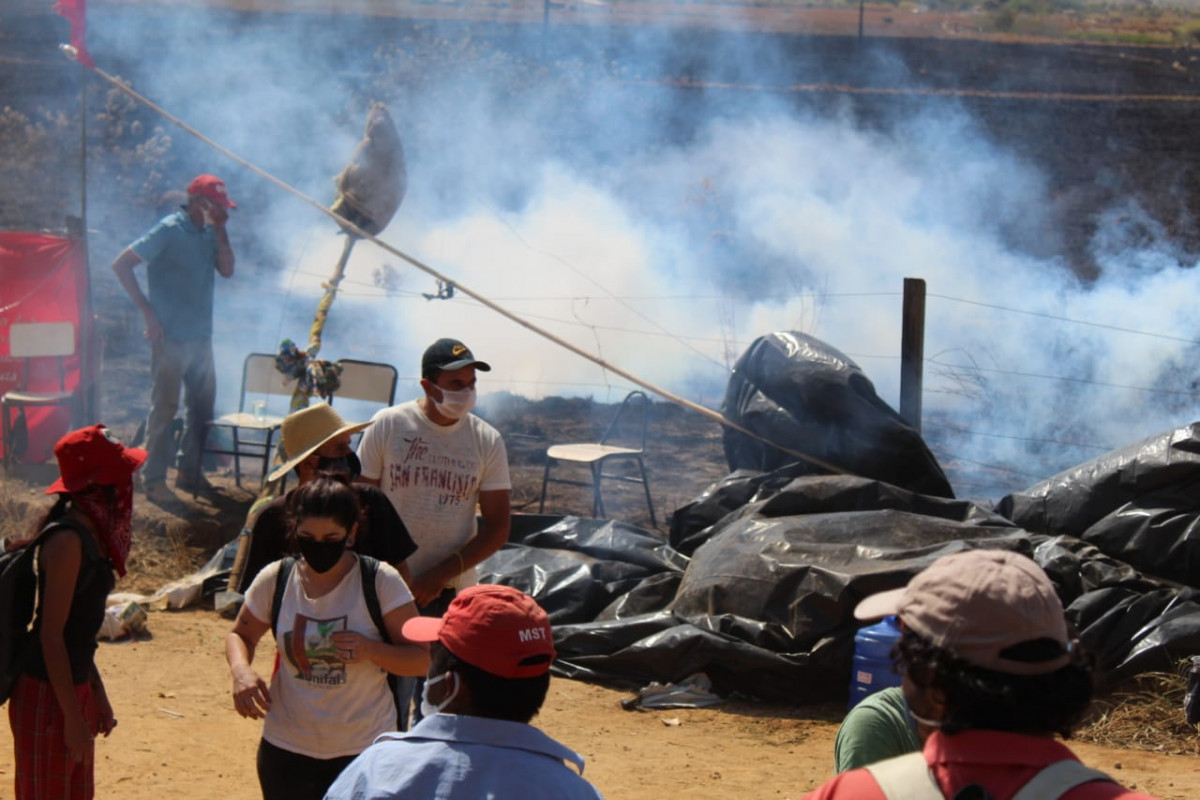 Military police again burn houses and crops of leftist peasants in Brazil - My, Politics, Mst, Brazil, Video, Longpost, Jair Bolsonaro