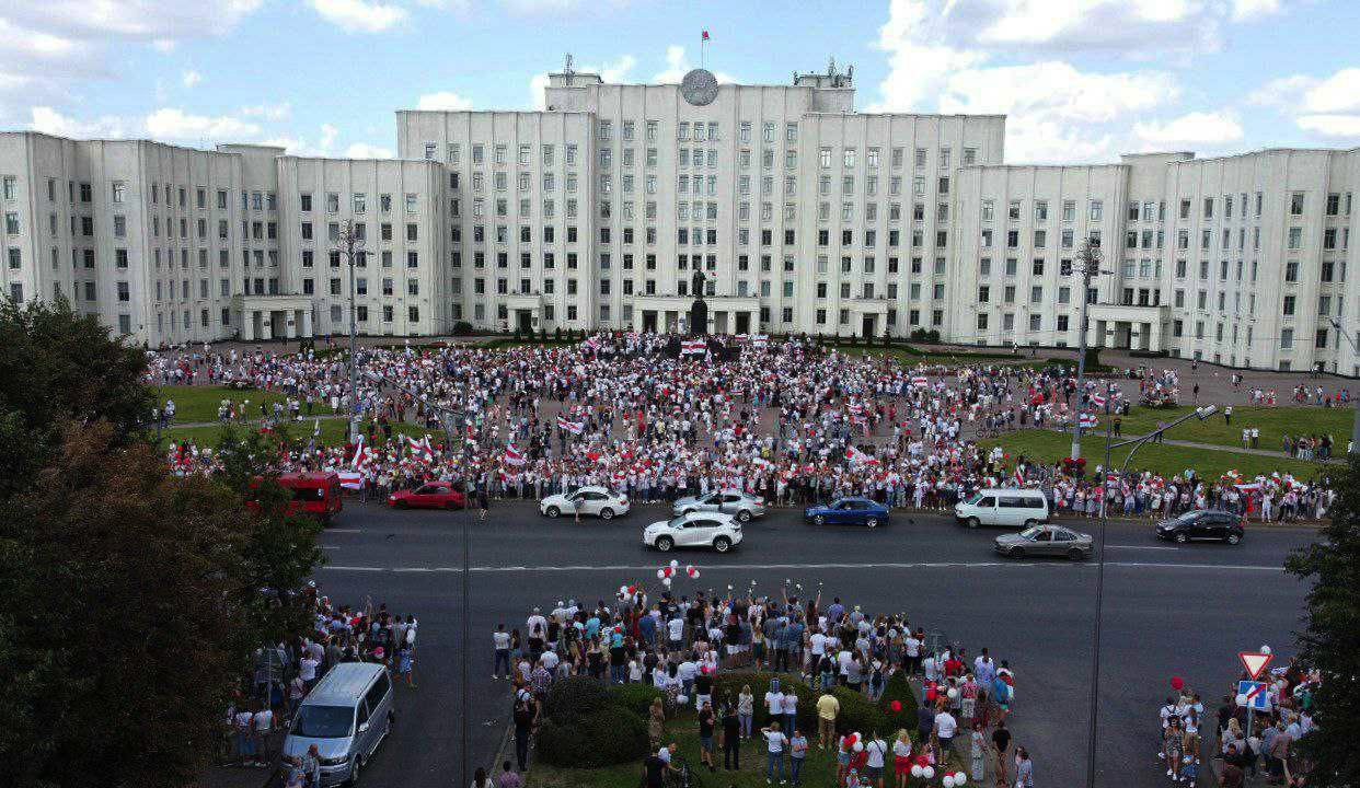 16 августа. Протесты в Беларуси - Стела «Минск — город-герой» - Политика, Александр Лукашенко, Минск, Республика Беларусь, Протесты в Беларуси, Видео, Длиннопост