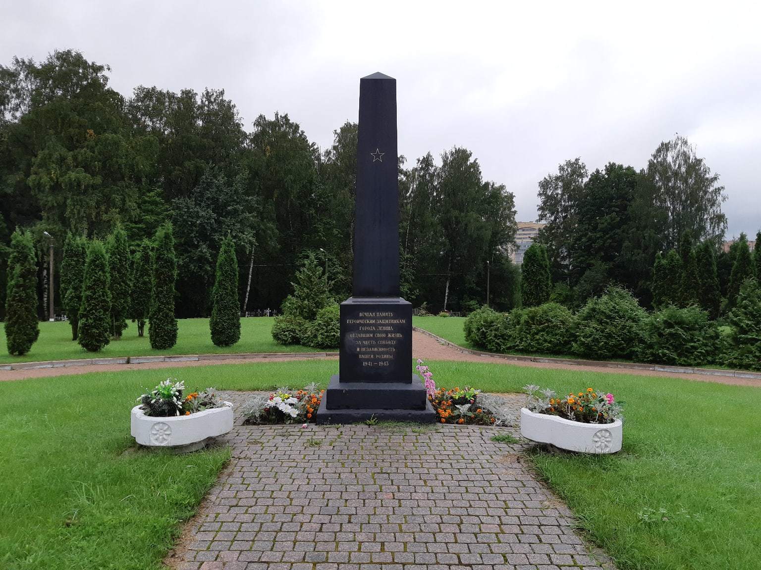 Theological cemetery. A couple of attractions - My, The photo, Saint Petersburg, Monument, Viktor Tsoi, Mass grave, Longpost