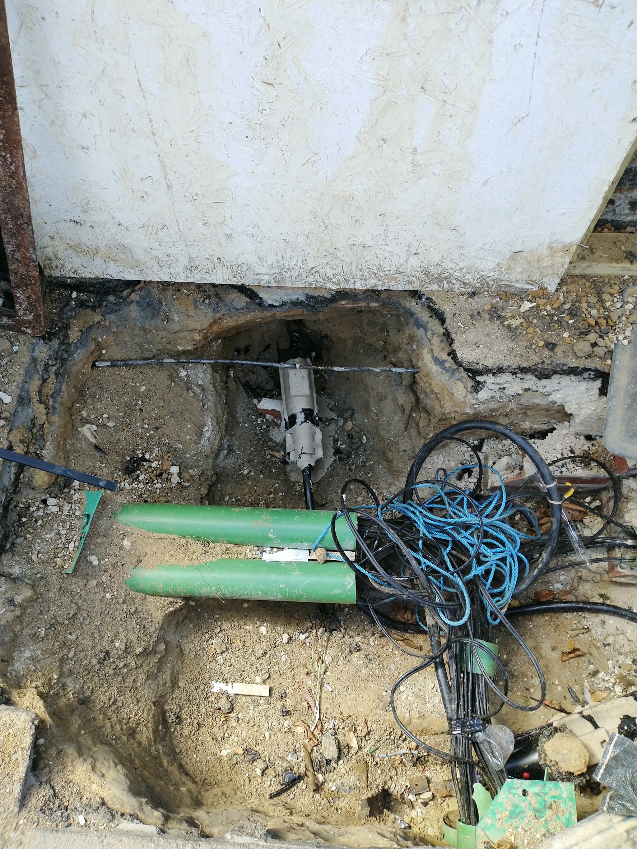 Broken electrical cable. Repair price - My, Work, Repair, London, Electricity, Cable, Error, Prices, Longpost, Earthwork