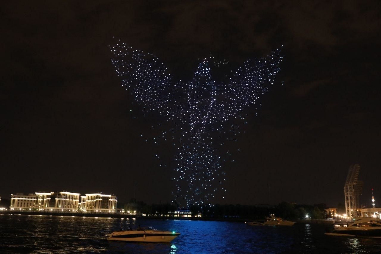 Peace symbol in the sky over St. Petersburg - Saint Petersburg, The festival, Record, Pigeon, Video