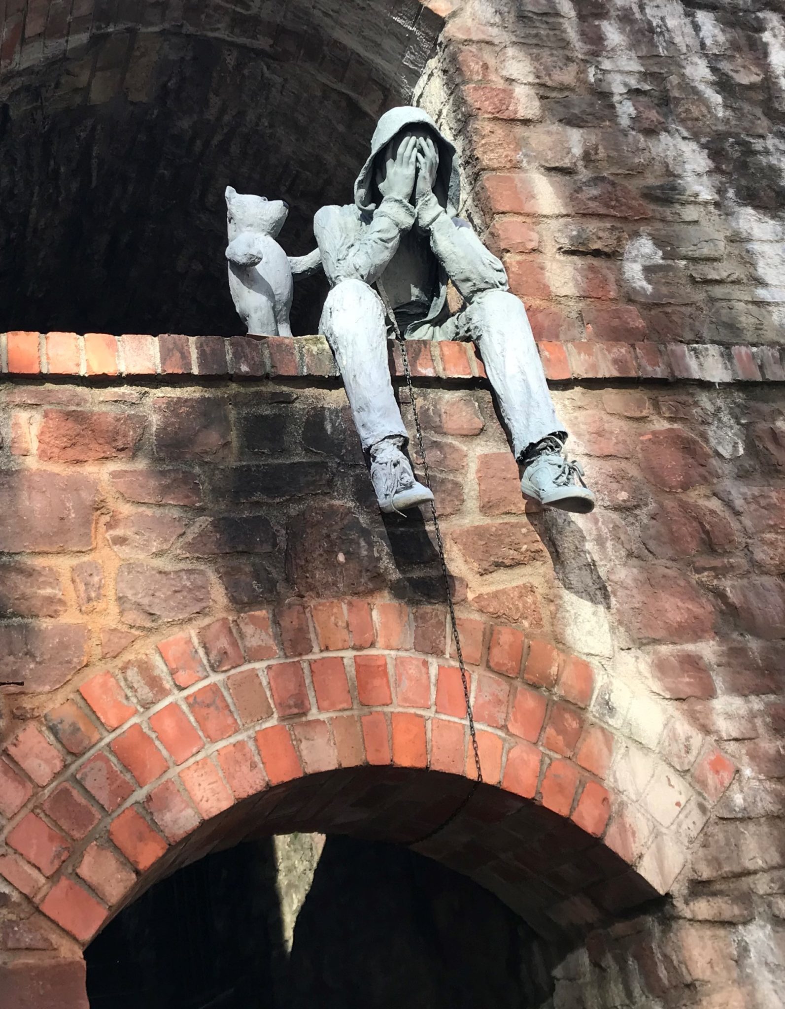 This sculpture appeared in Bristol to mark World Suicide Prevention Day. - Bristol, England, Sculpture, Boy, Winnie the Pooh, Structure, Bricks, The photo, Longpost