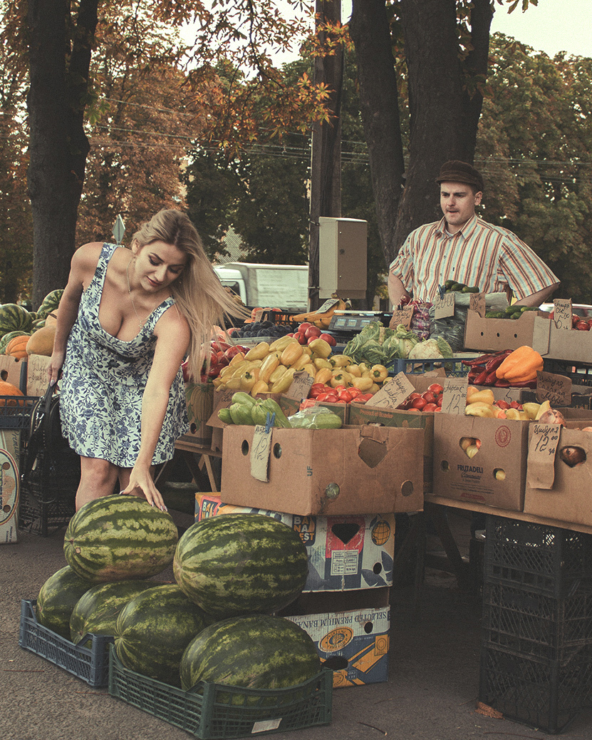 On the market - My, The photo, Difficult choice, Watermelon, Girls