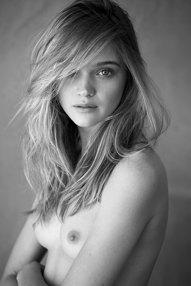 Rosie Tupper - NSFW, Эротика, Девушки, Красивая девушка, Модели, Сиськи, Черно-белое фото, Профессиональная съемка, Длиннопост