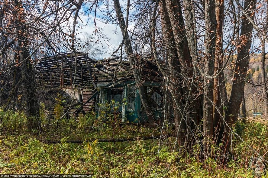 Autumn Ruins Abandoned pioneer camp in the Ural mountains - My, Urbex ural, Abandoned, Pioneer camp, Children's camp, Forest, Autumn, Ural, Longpost