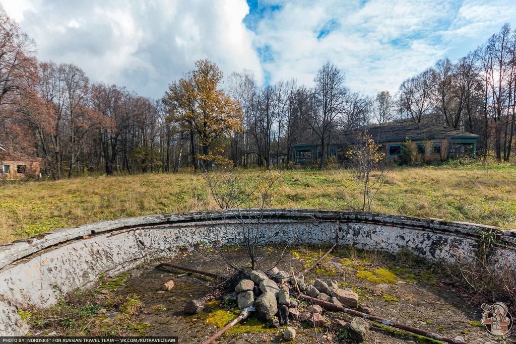 Autumn Ruins Abandoned pioneer camp in the Ural mountains - My, Urbex ural, Abandoned, Pioneer camp, Children's camp, Forest, Autumn, Ural, Longpost