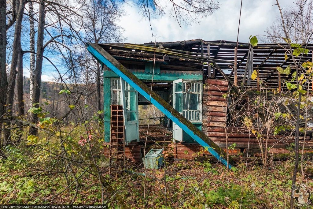 Autumn Ruins Abandoned pioneer camp in the Ural mountains - My, Urbex ural, Abandoned, Pioneer camp, Children's camp, Forest, Autumn, Ural, Longpost