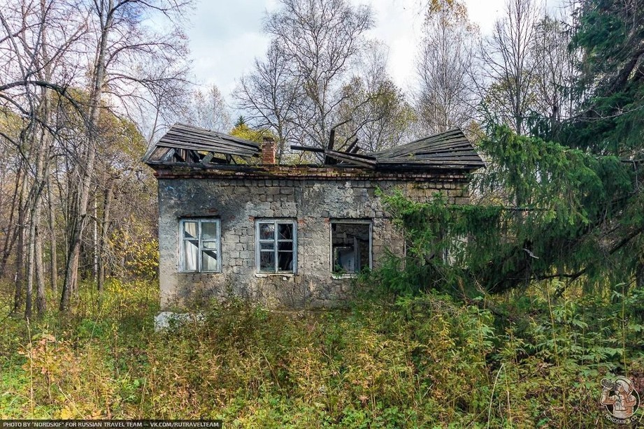 Autumn Ruins Abandoned pioneer camp in the Ural mountains - My, Urbex ural, Abandoned, Pioneer camp, Children's camp, Forest, Autumn, Ural, Longpost