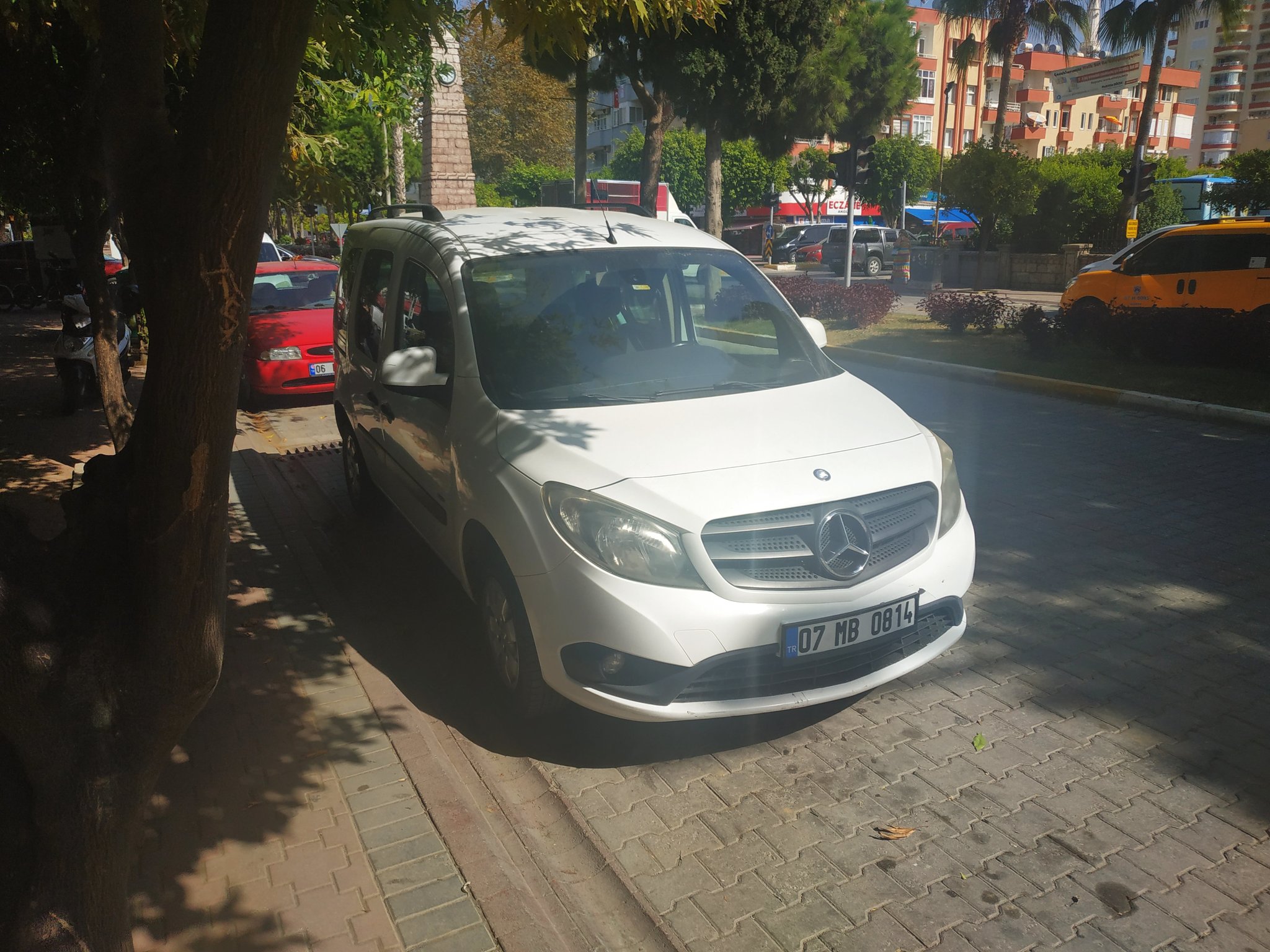 Mercedes dropped, heels began to do - My, Motorists, Mercedes, Suddenly, Turkey, The photo