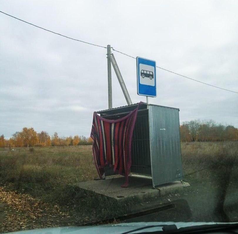 This is what we understand, a warm stop, not like the mayor’s office is building there.... This “miracle of engineering” is located in the village of Cherlak, Omsk Region - Omsk, Stop