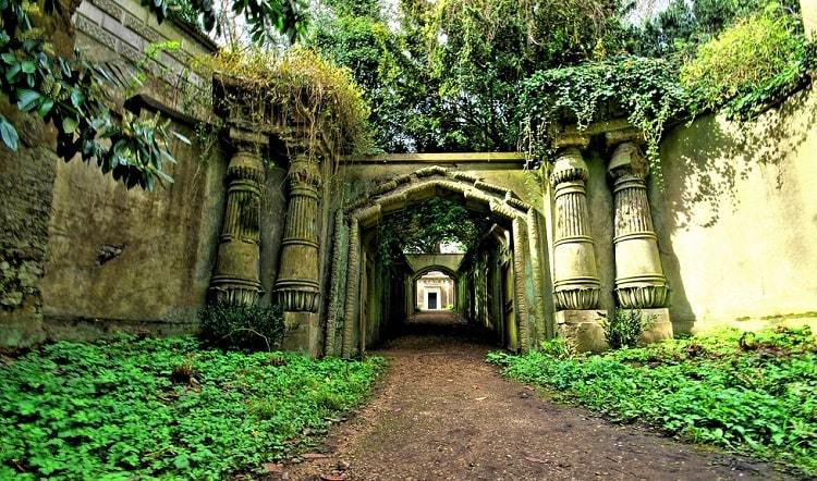 Night scenes from the second season of The Witcher are filmed in a gloomy cemetery in London - The Witcher series, Cemetery, London, Longpost, Witcher, Serials, Filming