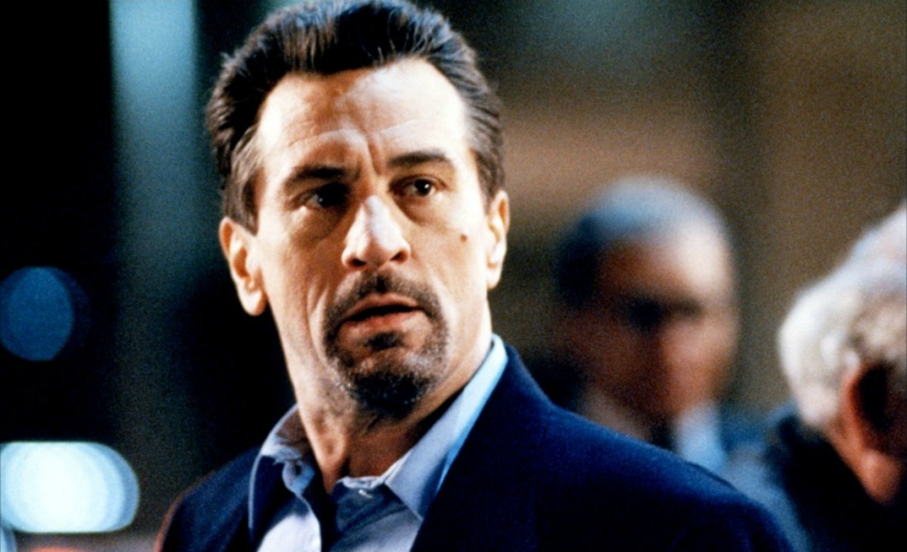 5 FILMS ABOUT BAD BANK ROBBIES - My, Robert DeNiro, Al Pacino, Jason Statham, Ben Affleck, Jeremy Renner, Keanu Reeves, Patrick Swayze, Robbery, , Baker Street Robbery, City of Thieves, On the crest of a wave, At any price, Movies, Top, Criminals, Movie heroes, What to see, Video, Longpost, On the Crest of the Wave Film