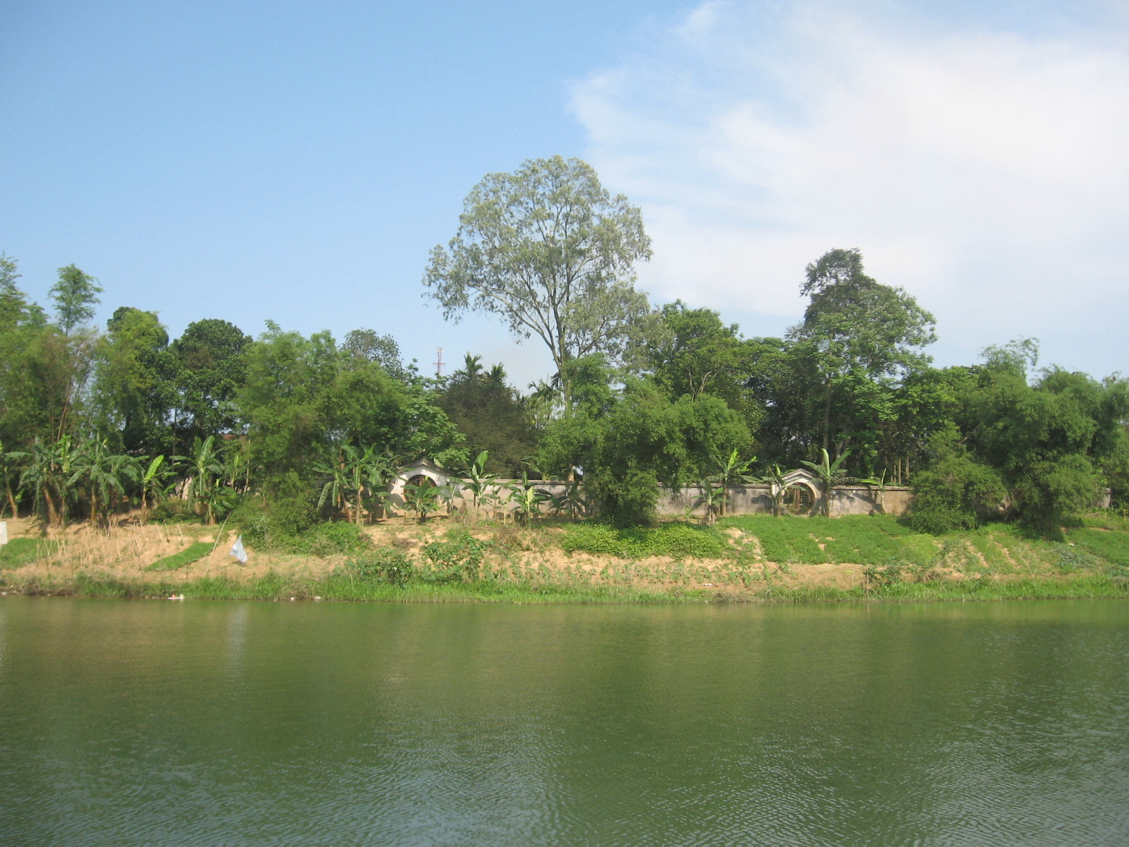 A river shrouded in the scent of incense and ancient tombs. Hue. Vietnam - My, Hue, Vietnam, Travels, Asia, Longpost