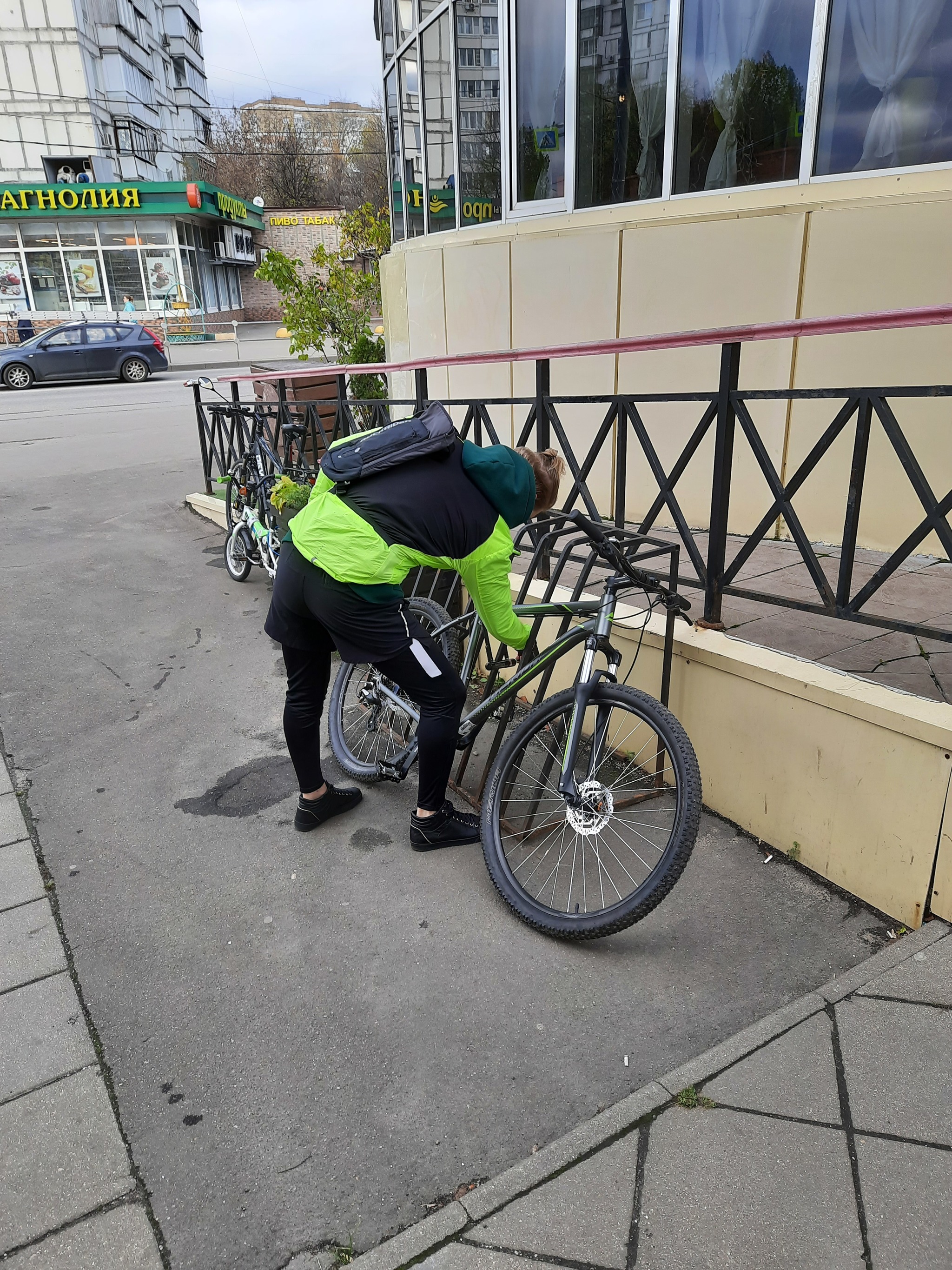 I'm my mother's beauty, I park as I want - My, A bike, Неправильная парковка, Moscow, Kolomenskoe, Longpost