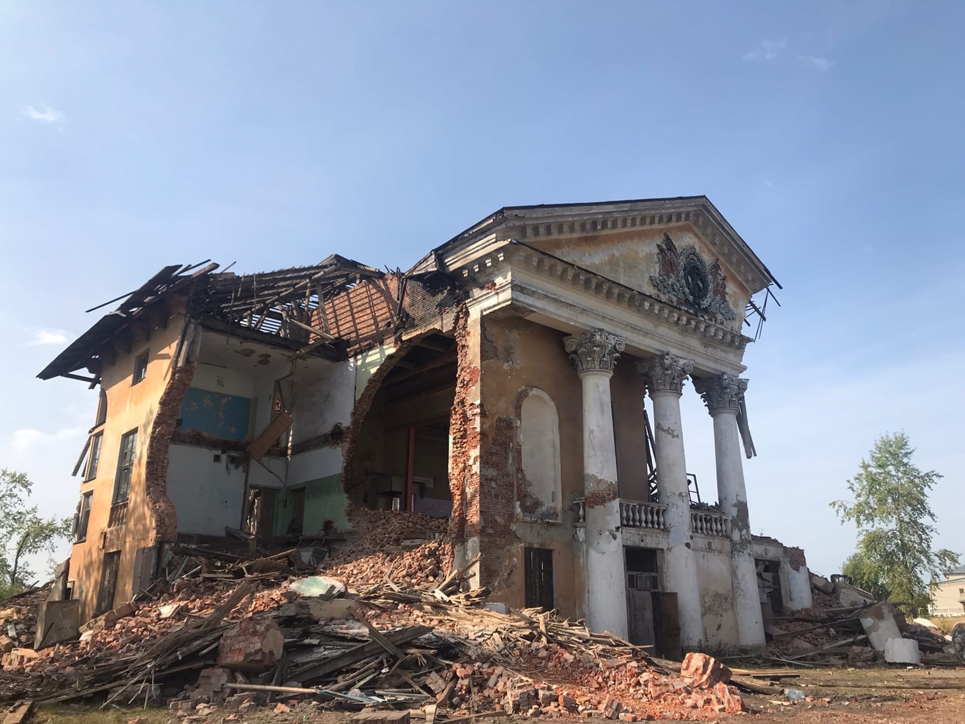 Это всё же случилось — советский ДК в Шумихинском полностью снесли.  Прощальный фотоотчёт | Пикабу