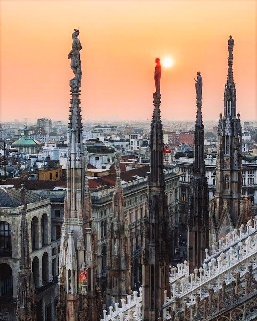 Четыре времени суток Миланского собора. (Duomo di Milano - Milan Cathedral) - Италия, Милан, Миланский собор, Фотография, Готика, Готический стиль, Утро, День, Вечер, Ночь, Длиннопост