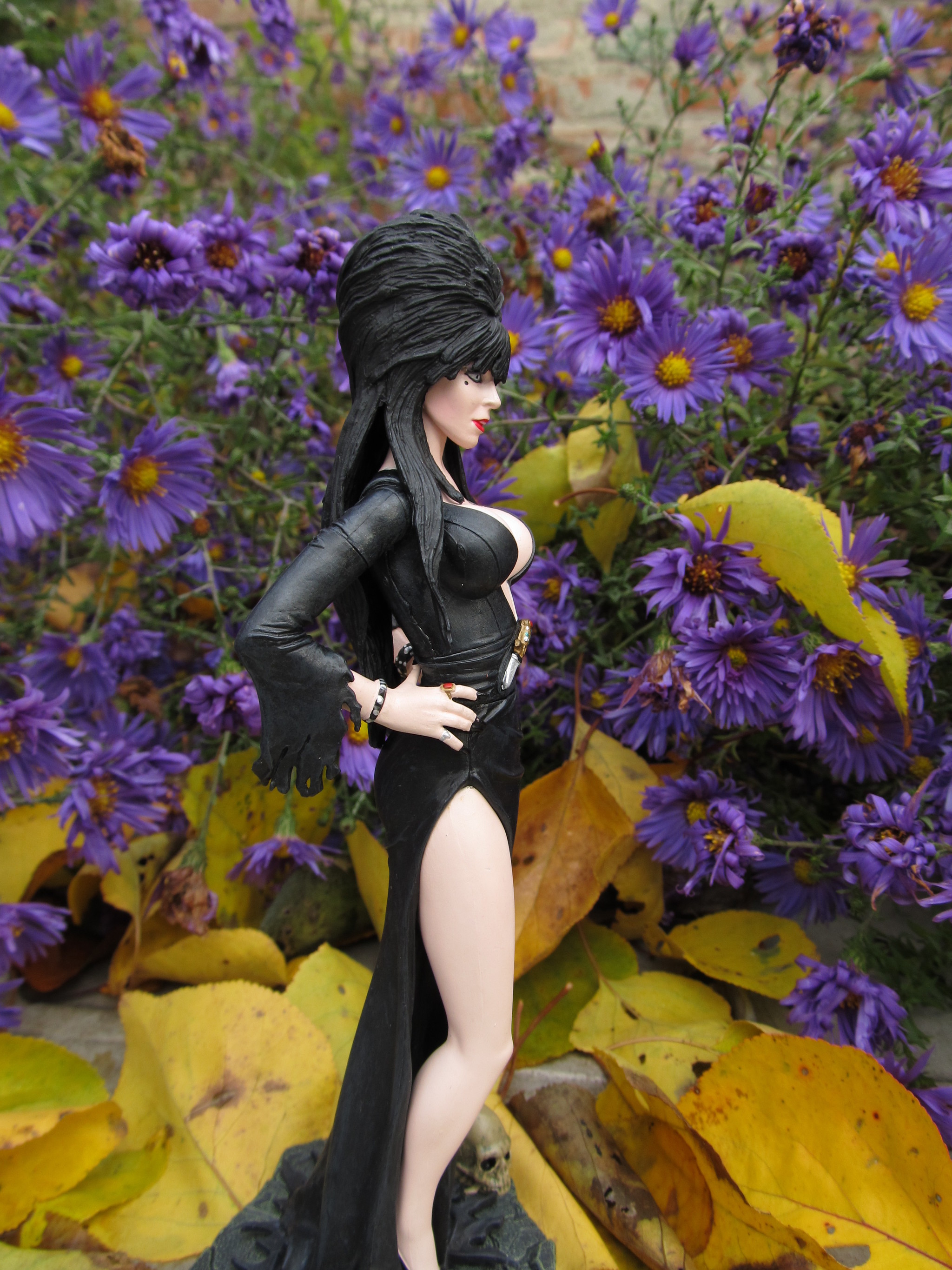 Elvira is the mistress of darkness. Collectible figurine - My, Halloween, Overview, Video, Longpost, Elvira mistress of darkness, Collectible figurines