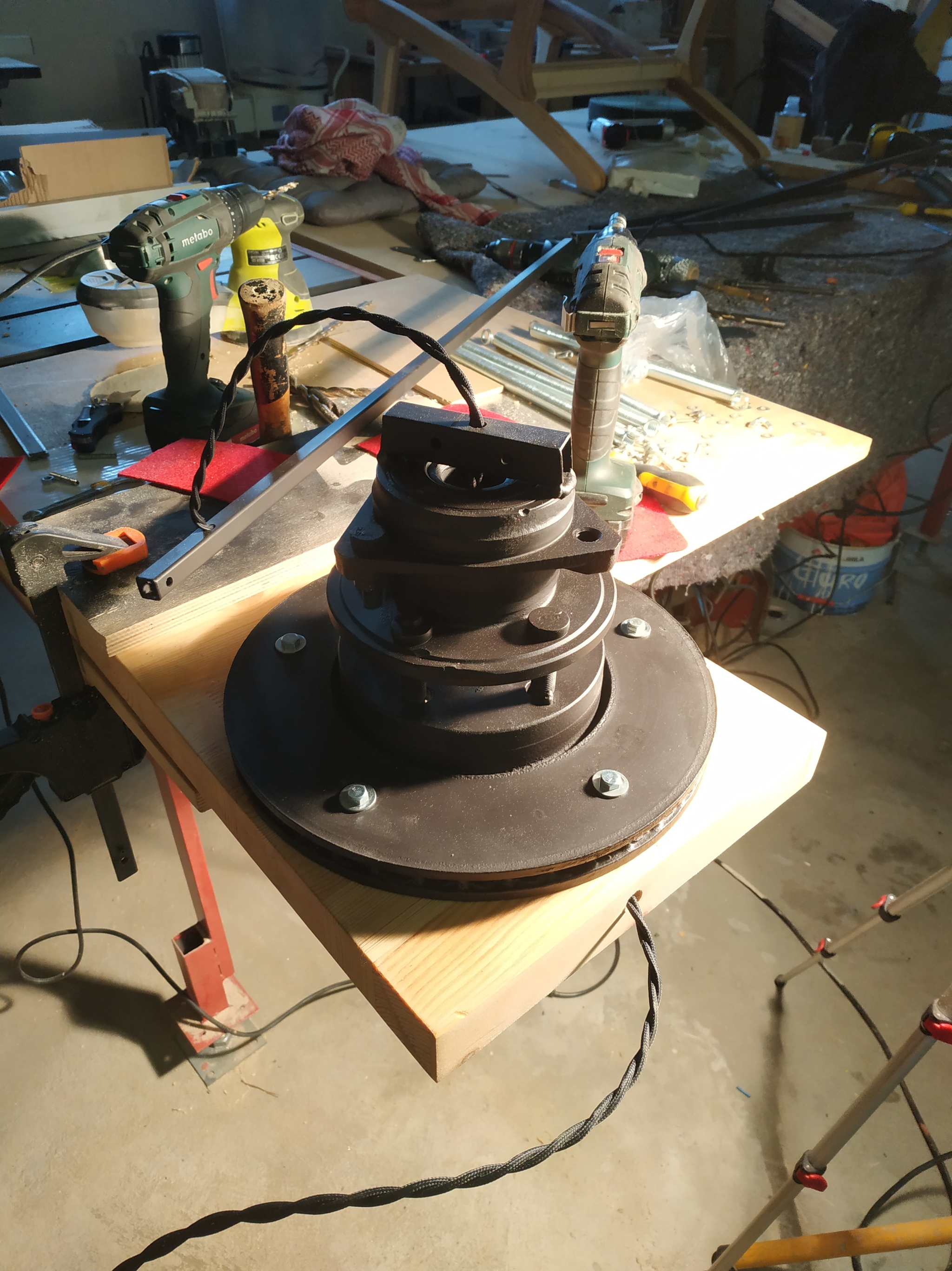 Floor lamp made from an Ikea bowl, brake disc, hub assembly and door springs - My, Floor lamp, With your own hands, Workshop, Video, Longpost