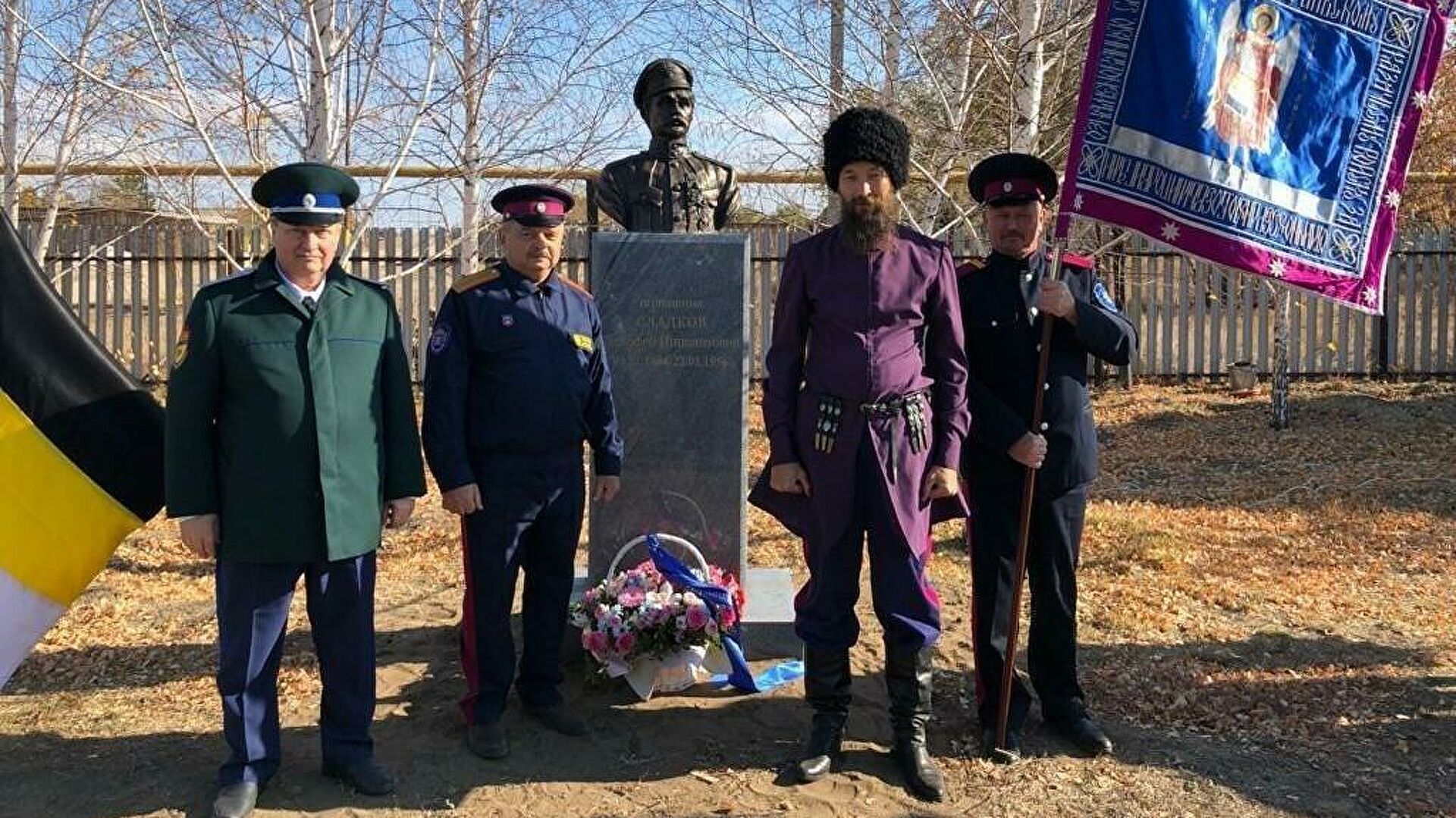 Демонтирован памятник убийце Чапаева | Пикабу