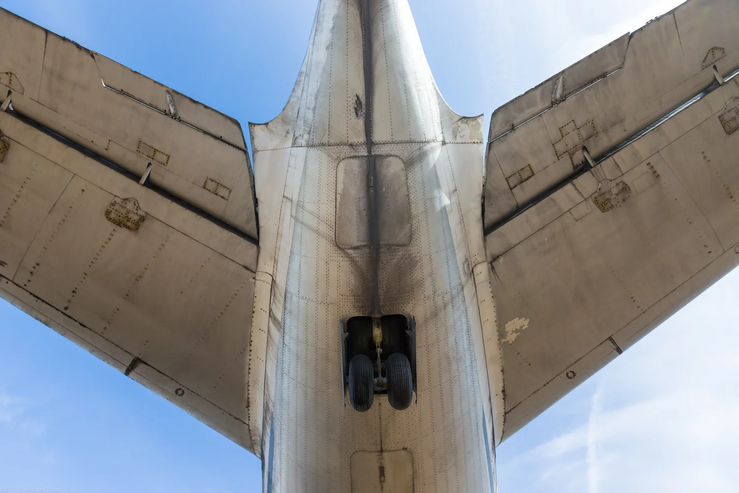 Why did the Tu-114 plane need a 4th “landing gear” that doesn’t even reach the ground??? - My, Airplane, the USSR, Made in USSR, Aviation, Story, Longpost