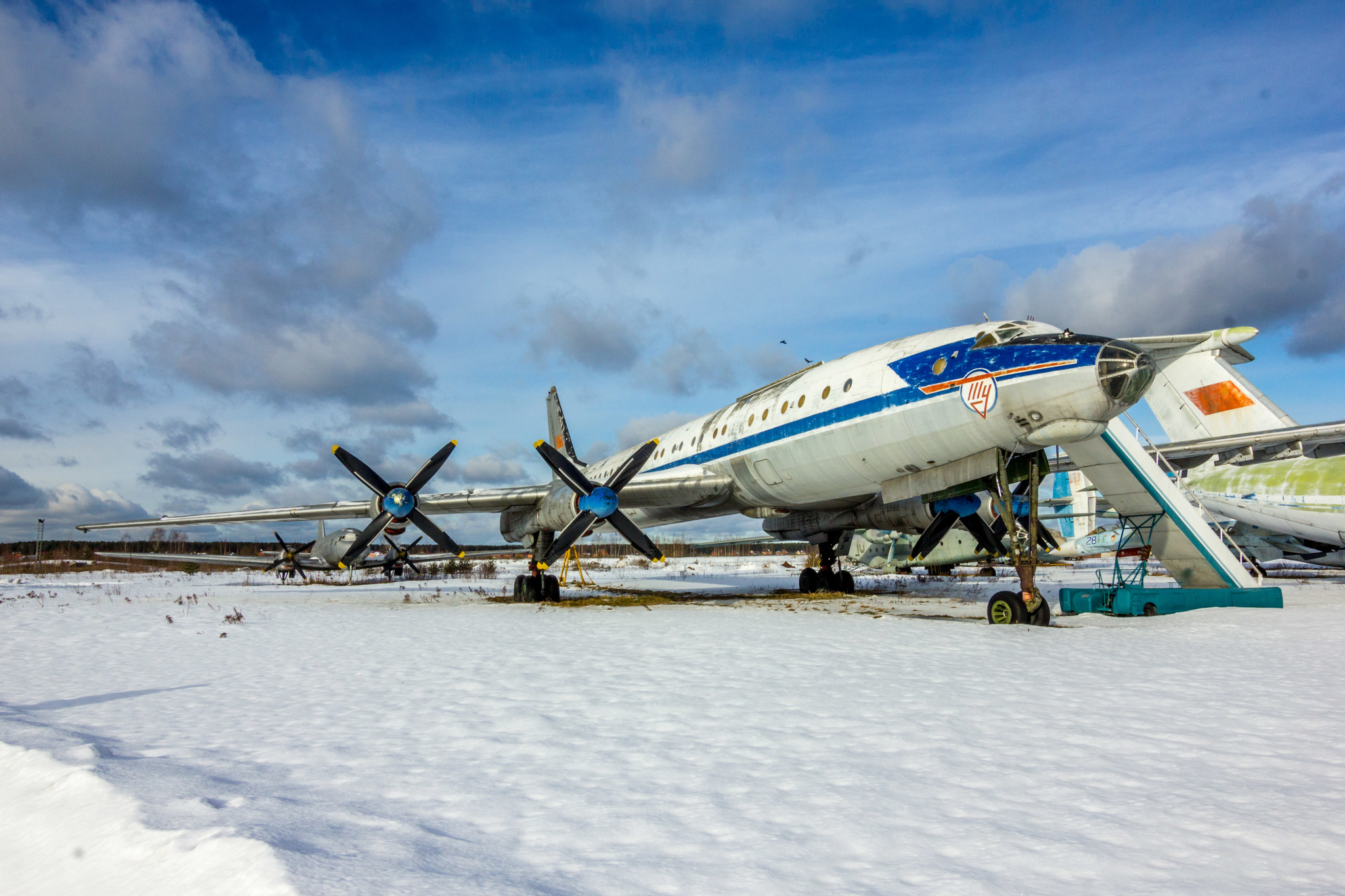 Why did the Tu-114 plane need a 4th “landing gear” that doesn’t even reach the ground??? - My, Airplane, the USSR, Made in USSR, Aviation, Story, Longpost