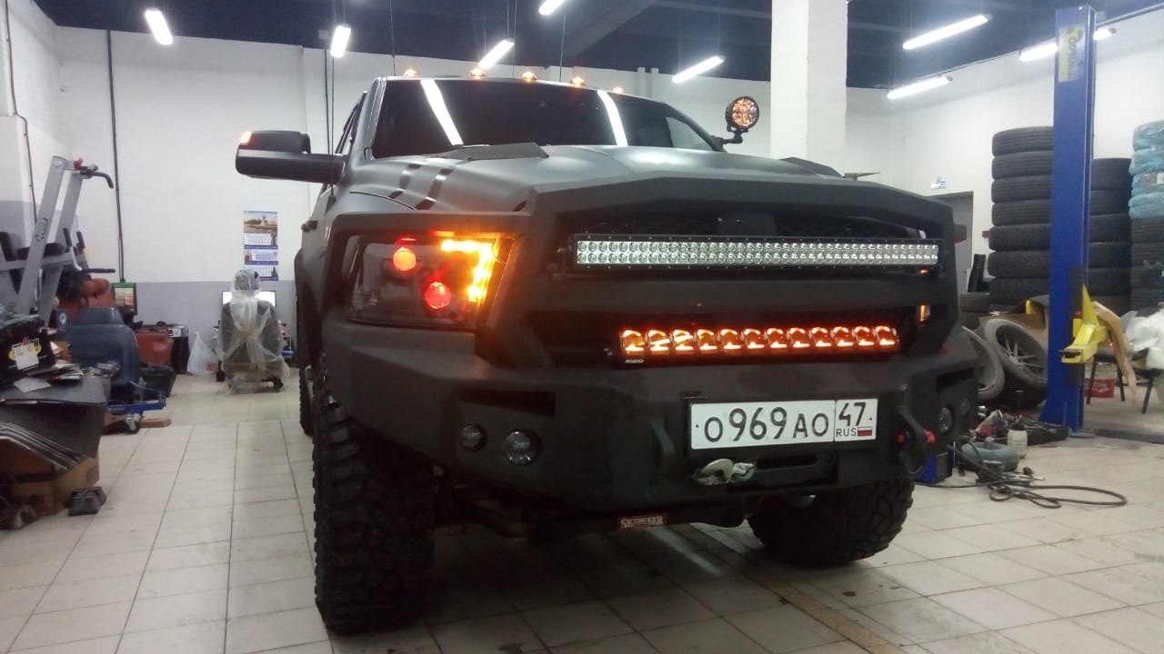 Dodge RAM 1/18 