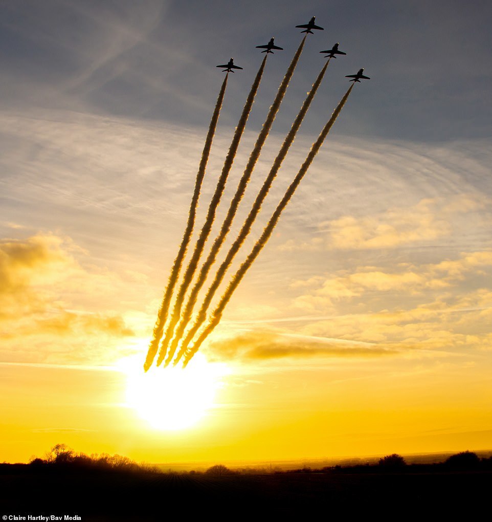 British Red Arrows show off to locals - Airplane, Red Arrows, Airshow, Longpost