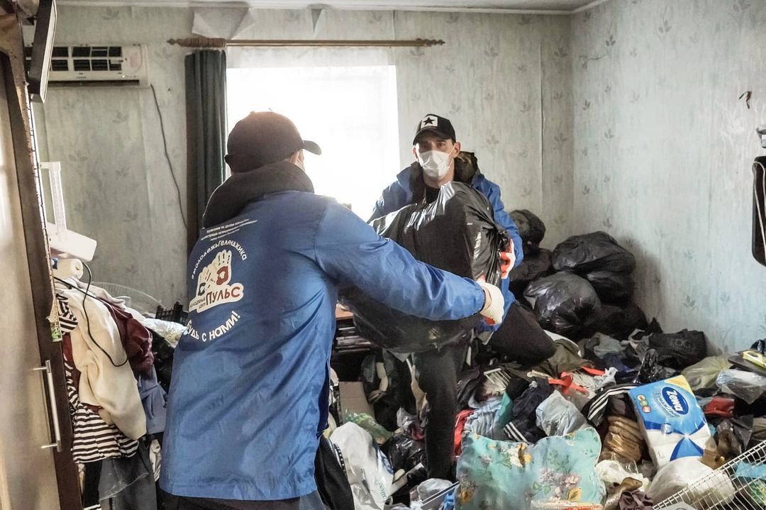 Gelendzhik volunteers helped a disabled person from the village. Maryina Roshcha clean the house of trash and debris - Gelendzhik, Good deeds, Longpost