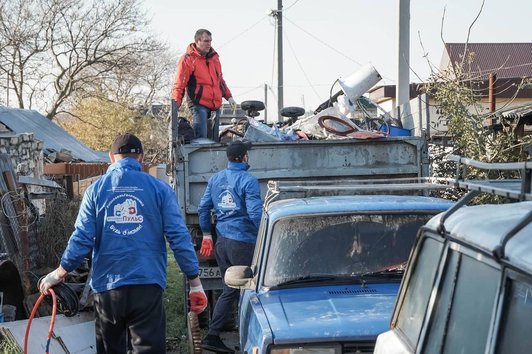 Gelendzhik volunteers helped a disabled person from the village. Maryina Roshcha clean the house of trash and debris - Gelendzhik, Good deeds, Longpost