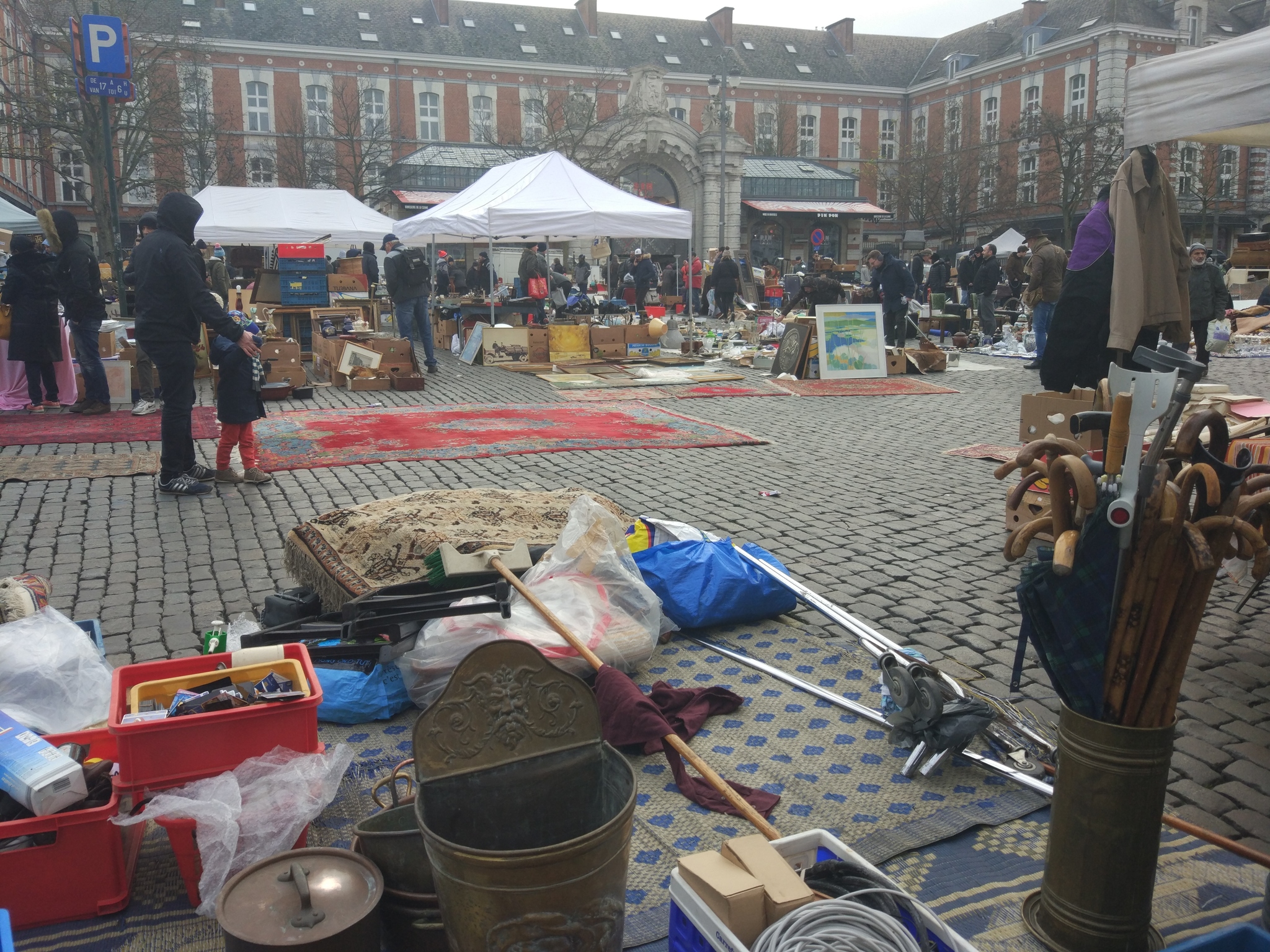 Барахолка Брюсселя. Блошиный рынок в Брюсселе — Marolles Flea Market |  Пикабу