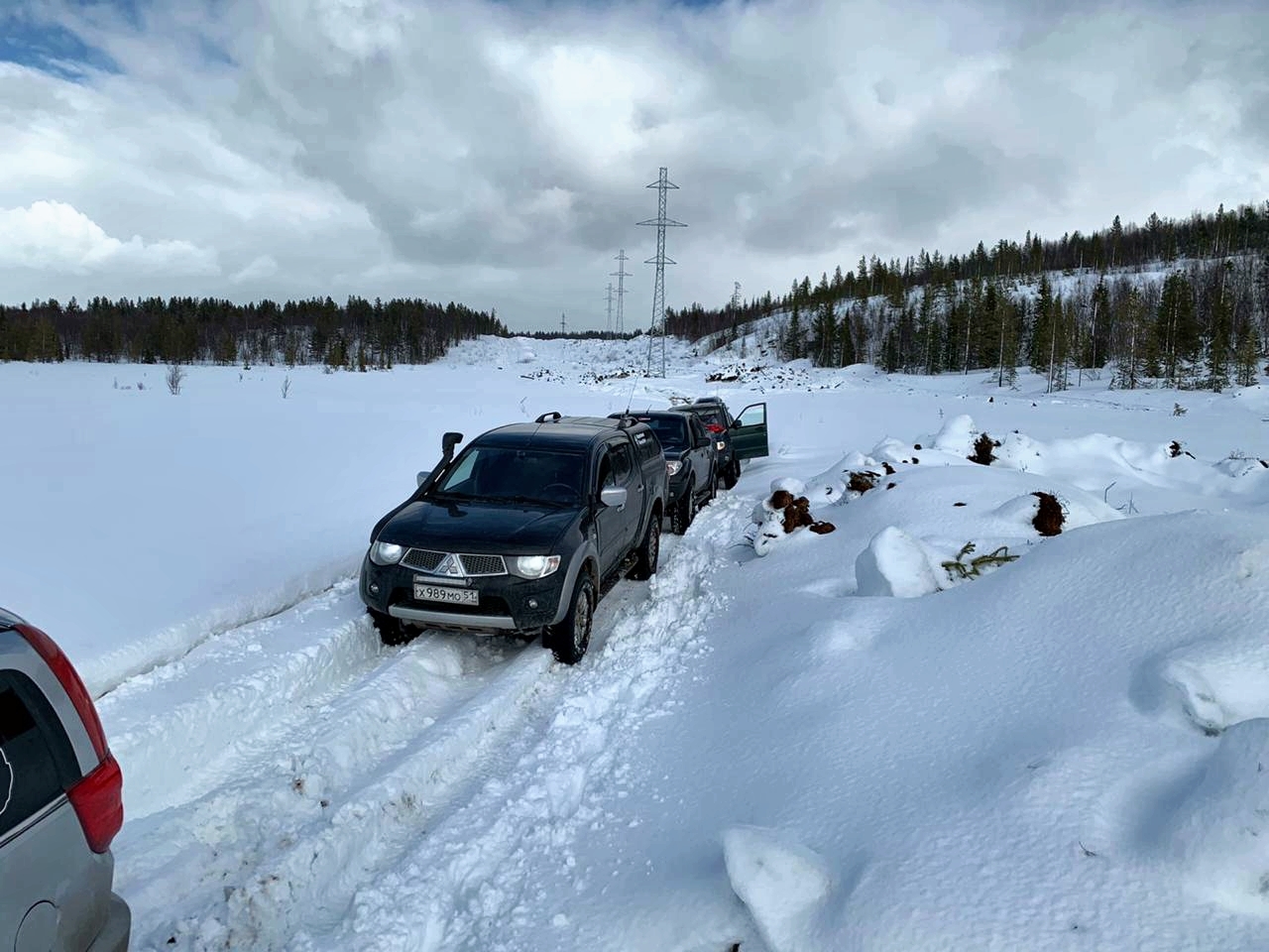 И в снег, и в грязь! Разведка болот в оттепель! Патриот Duster Hower Navara L200 ПерекатиКольский - Моё, Renault Duster, Мурманск, Nissan, Lexus, Great Wall, Mitsubishi, Болото, Снег, Шашлык, Забава, Кольский полуостров, Заполярье, Зима, Весна, Выходные, Веселье, УАЗ, 4х4, Offroad, Внедорожник, Видео, Длиннопост