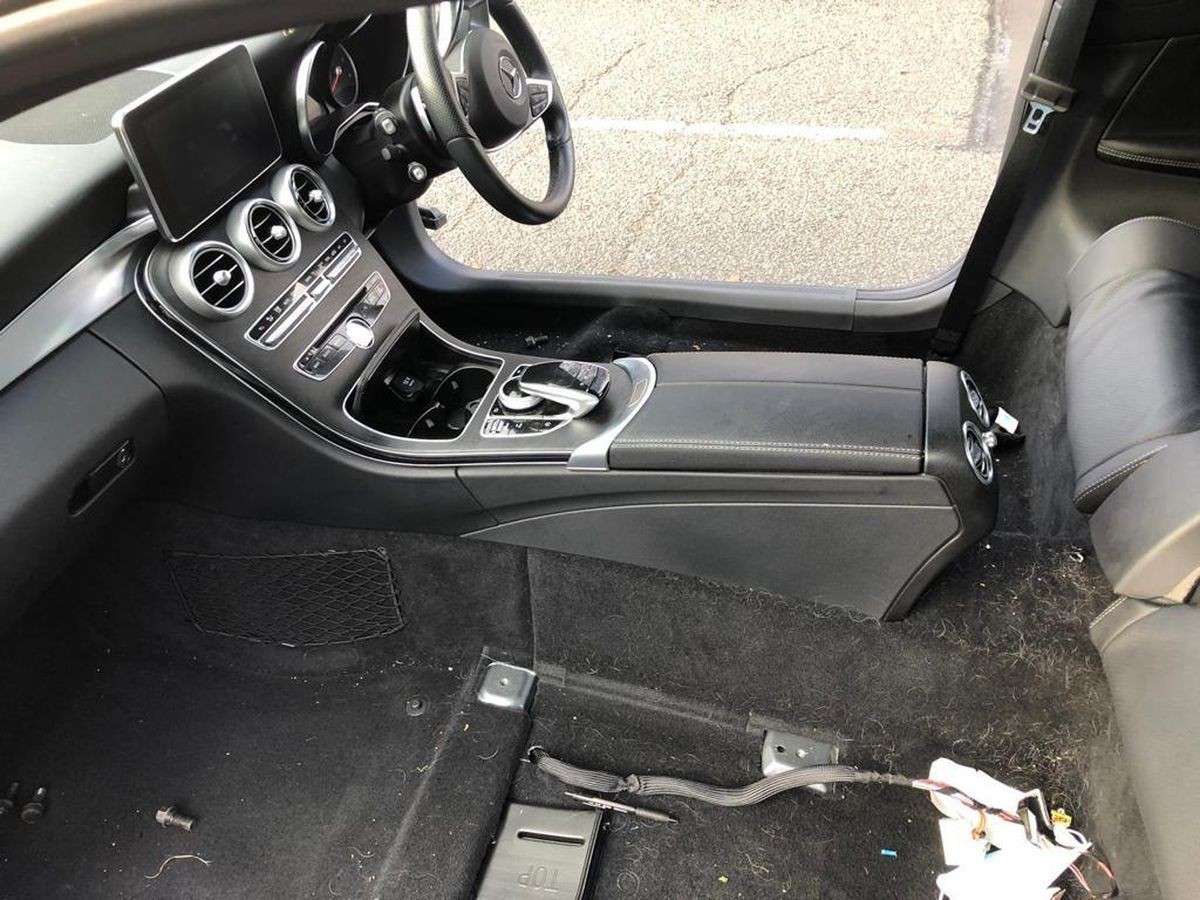 Thieves dismantled the Mercedes overnight - Thief, Mercedes, Longpost, Theft, Negative